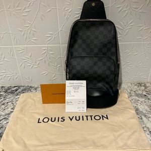 Louis Vuitton Damier Graphite Canvas Man's Avenue Sling Bag